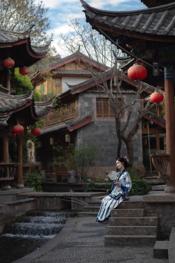 Lijiang Lady
