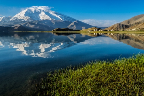 Morning in Karakul Lake