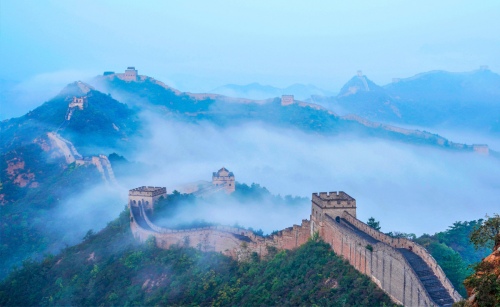 Jinshanling Great Wall in fog