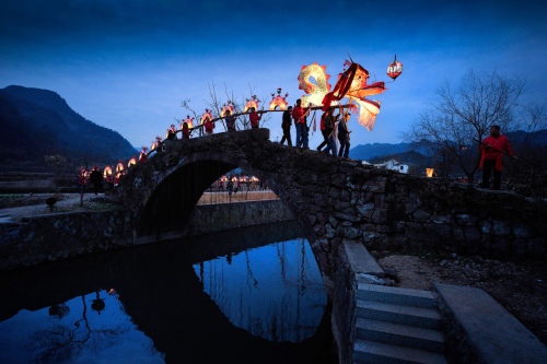 Dragon lantern