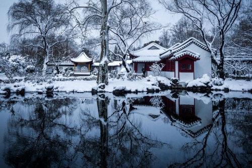Auspicious snow