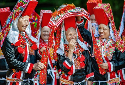 Daban Yao ethnic costumes