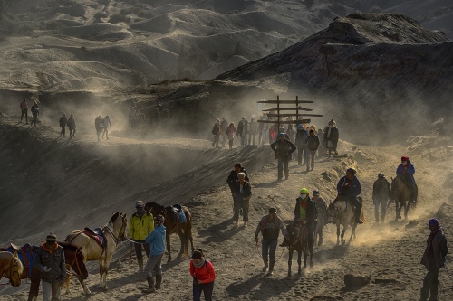 Travellers at Bromo 2