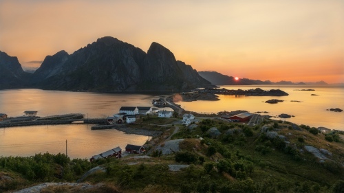 Sunrise on Reine Town