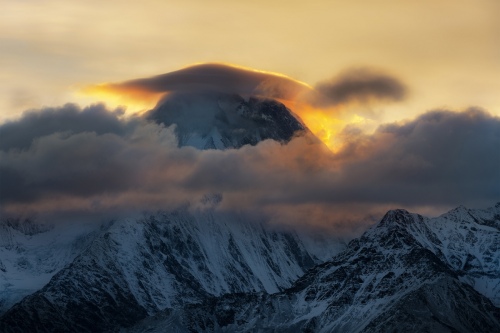 Rosy clouds over Mount Gongga