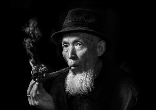 THE CHENGDU SMOKER MAN