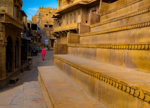 WALK IN THE GOLDEN ALLEY