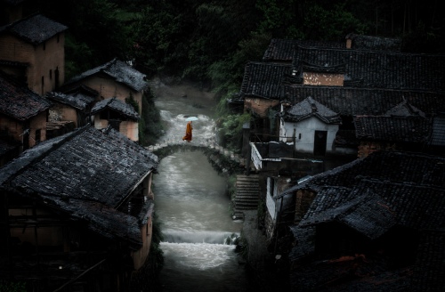 Night rain of mountain village