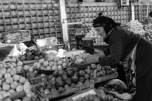 Apple Saleswomen