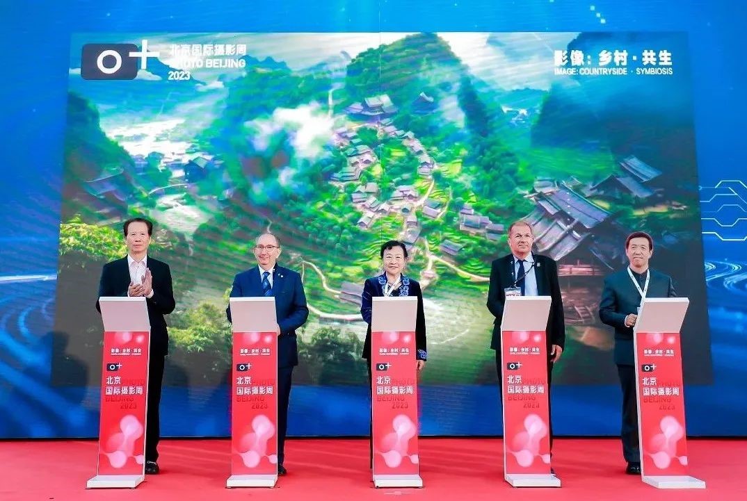 Manolis Metzakis, GPU President, is launching the Photo Beijing 2023 with other honored guests