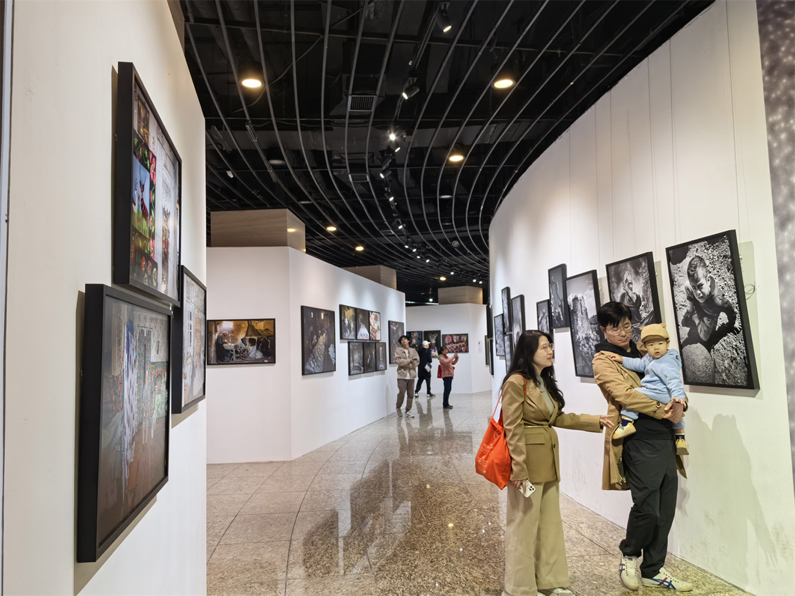 View & Appreciate: Exhibition of Presidents of Photography Organizations from Ten Countries.